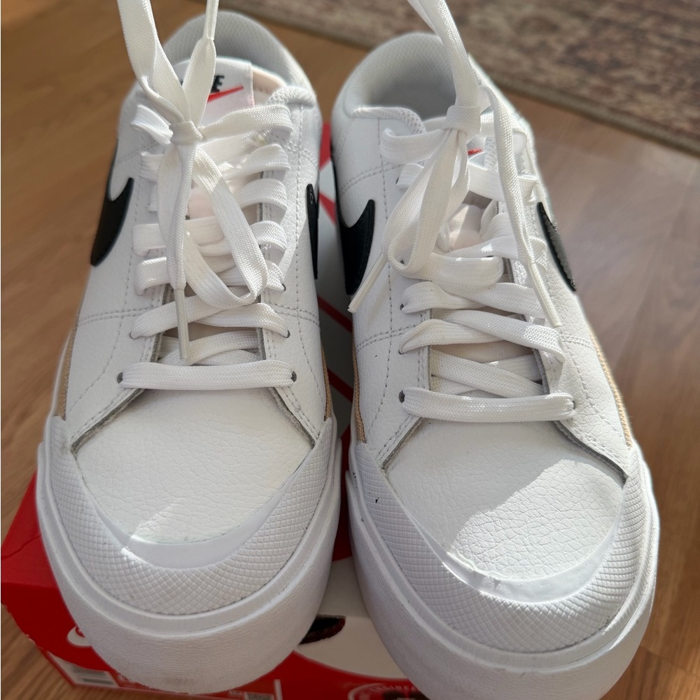 Nike Court Legacy Lift Sneakers – Women’s 6.5 – Near Perfect Condition